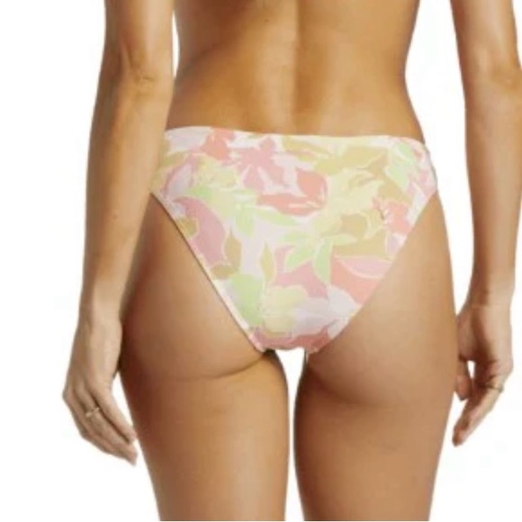 Billabong Pink and Orange Floral Fabric - Picture 3 of 10